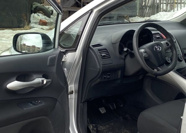 Купить Toyota Auris с пробегом в Казани - 18 фото