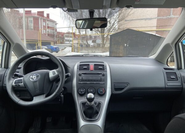 Купить Toyota Auris с пробегом в Казани - 29 фото
