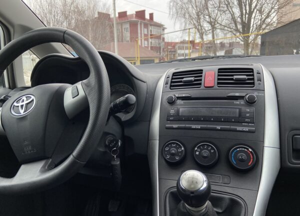 Купить Toyota Auris с пробегом в Казани - 30 фото