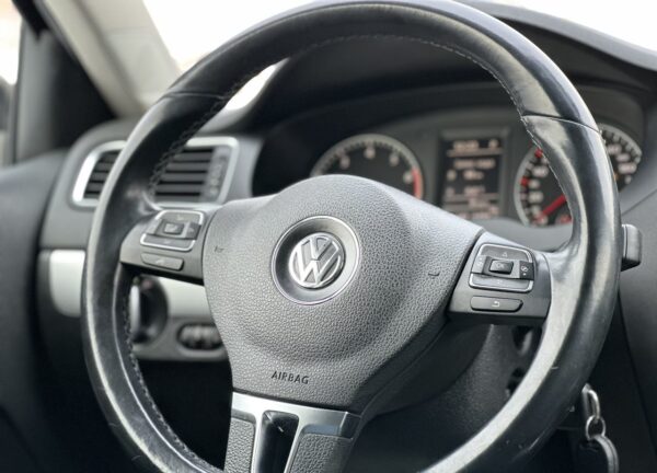 Купить Volkswagen Jetta с пробегом в Казани - 34 фото