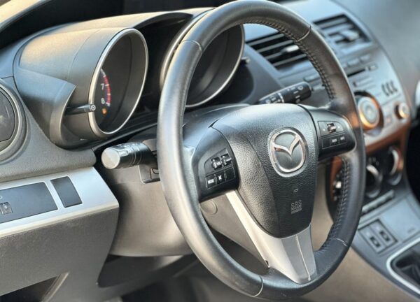 Купить Mazda 3 с пробегом в Казани - 23 фото