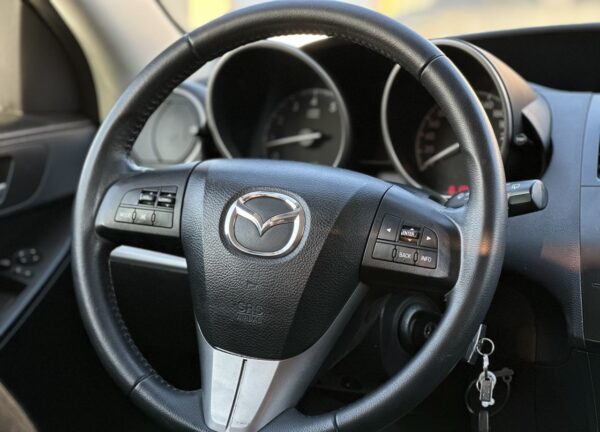 Купить Mazda 3 с пробегом в Казани - 32 фото