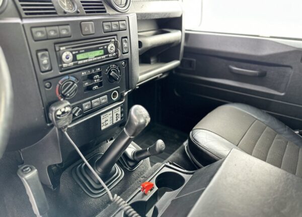 Купить Land Rover Defender с пробегом в Казани - 26 фото