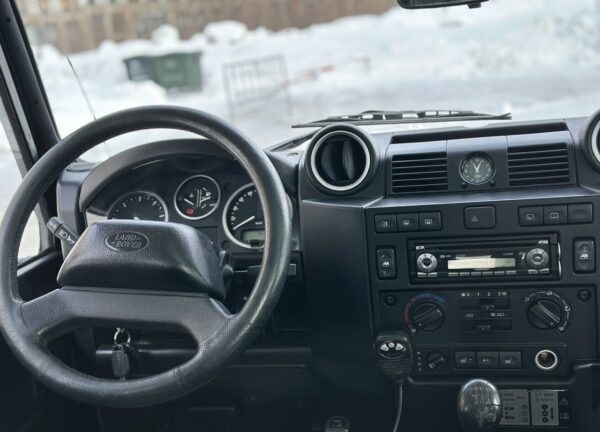 Купить Land Rover Defender с пробегом в Казани - 30 фото