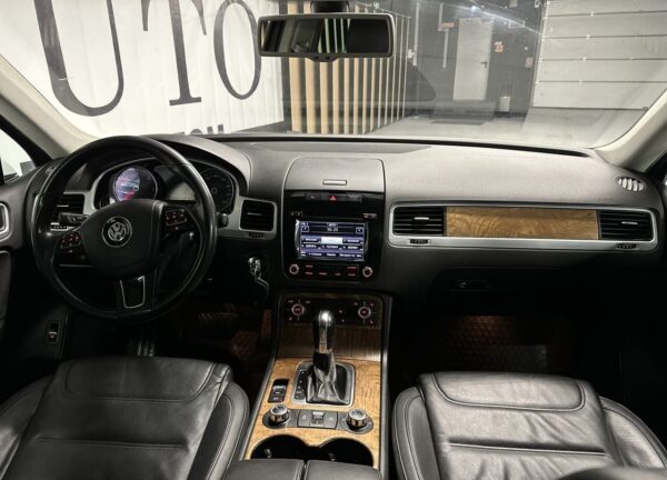 Купить Volkswagen Touareg с пробегом в Казани - 33 фото