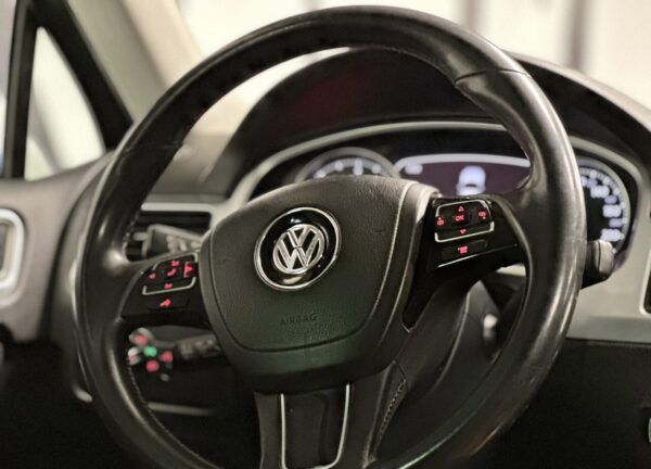 Купить Volkswagen Touareg с пробегом в Казани - 34 фото
