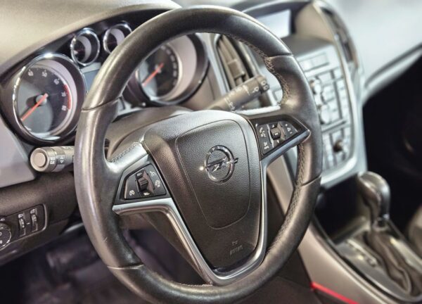 Купить Opel Astra с пробегом в Казани - 13 фото