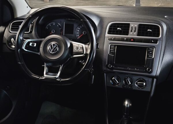Купить Volkswagen Polo с пробегом в Казани - 16 фото