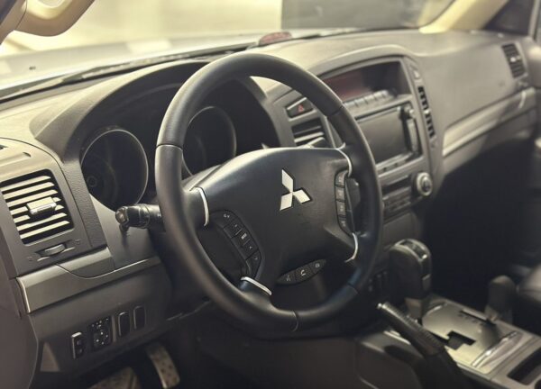 Купить Mitsubishi Pajero с пробегом в Казани - 11 фото